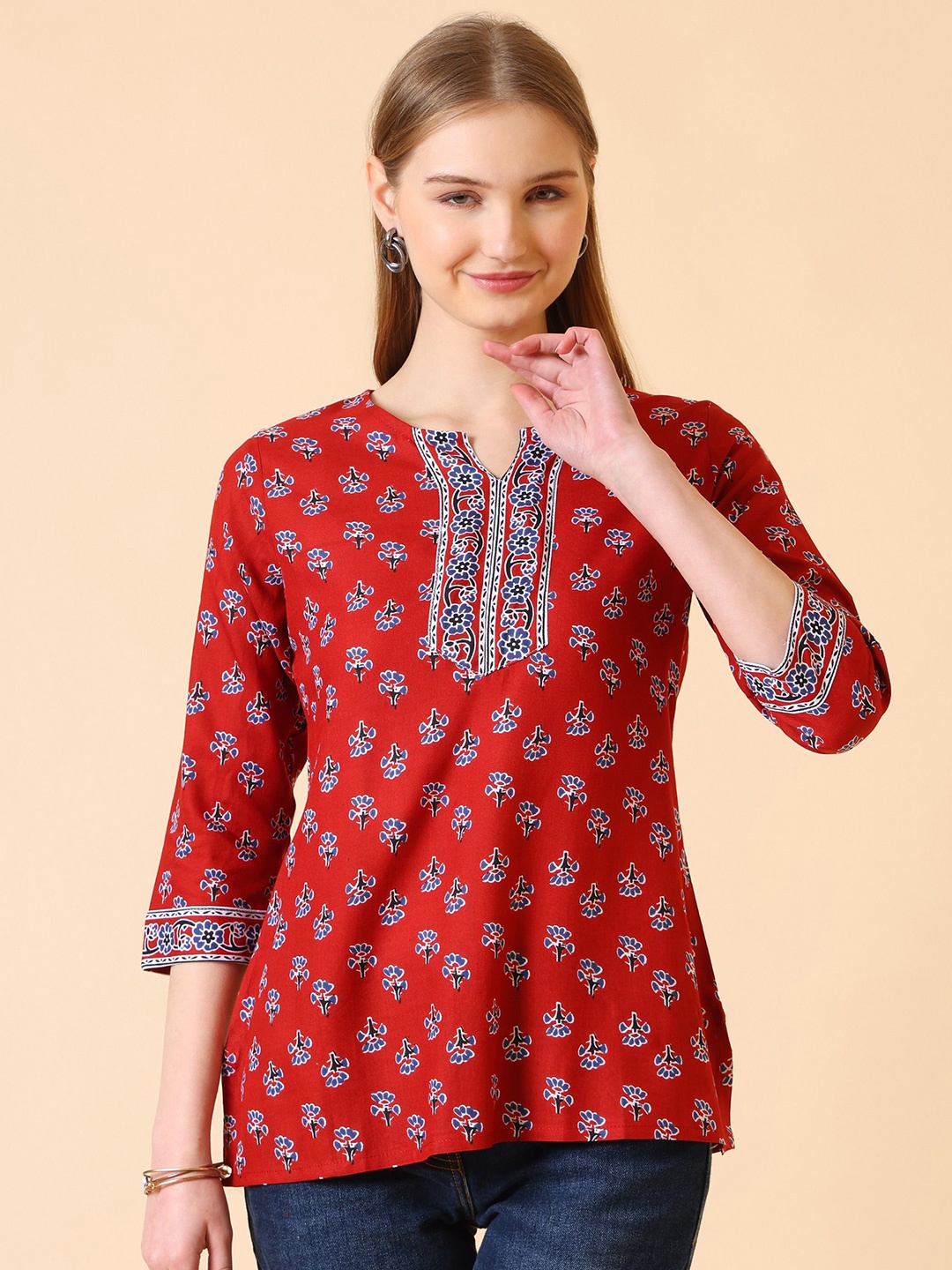 

SANGOURI Floral Printed Sweetheart Neck Viscose Rayon Ethnic Short Kurti, White