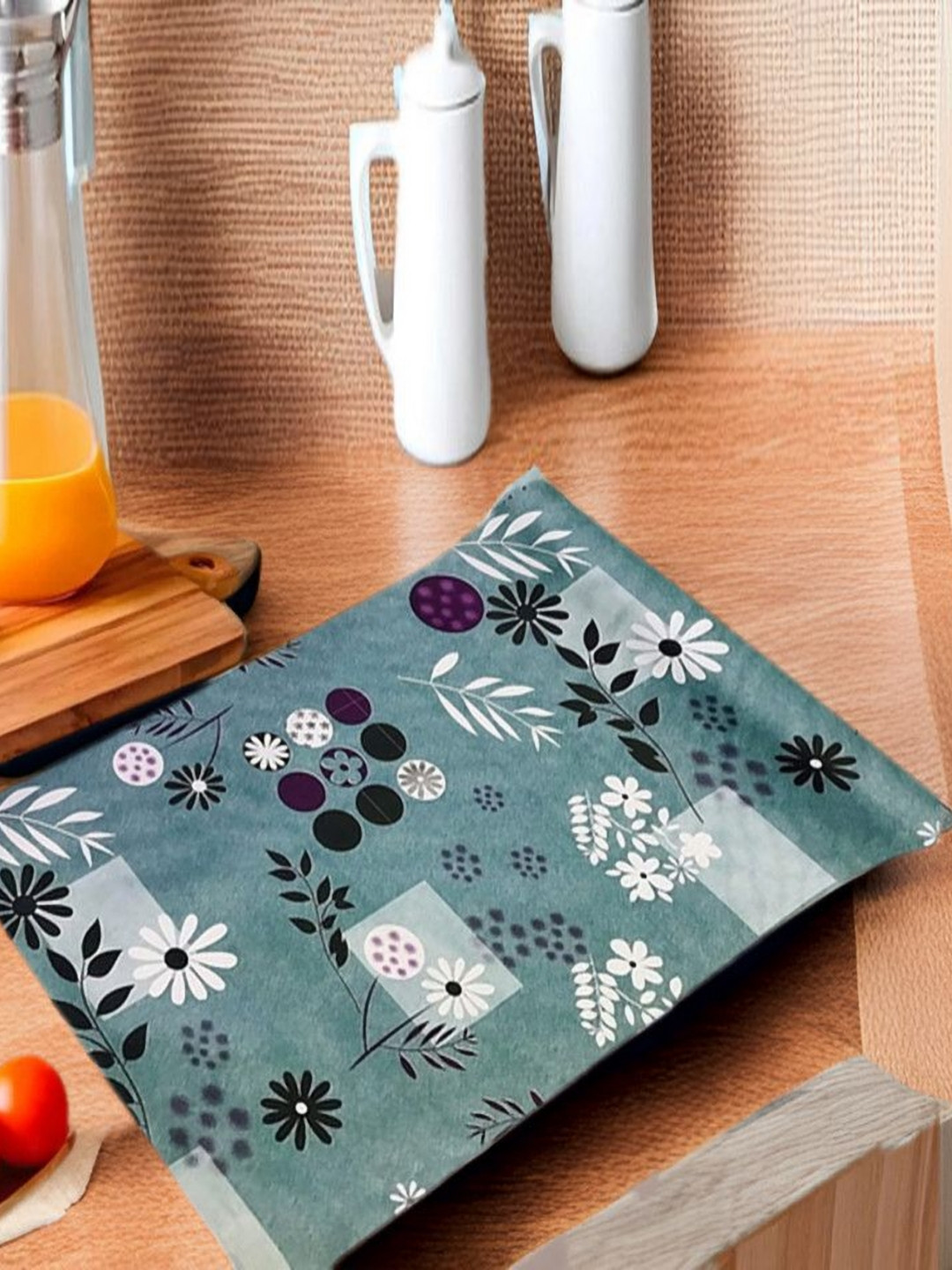 

REVEXO Green & White Printed Water-Resistant Shelf Liner