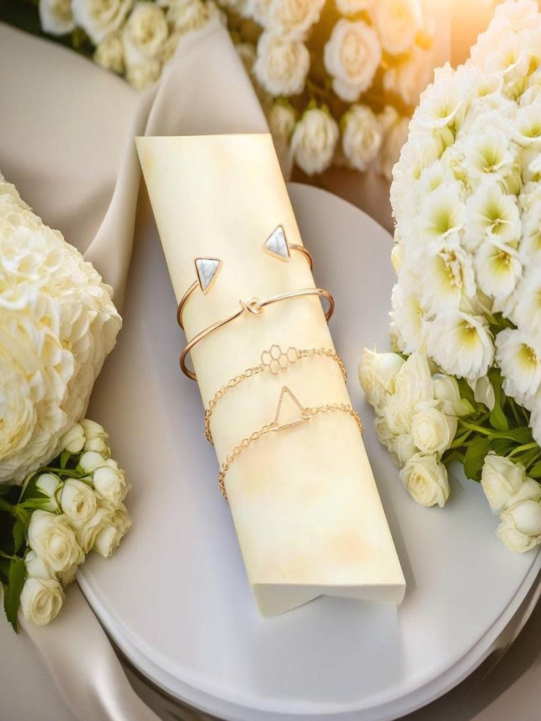 

DressBerry Set Of 4 Gold-Plated Cuff Bracelet