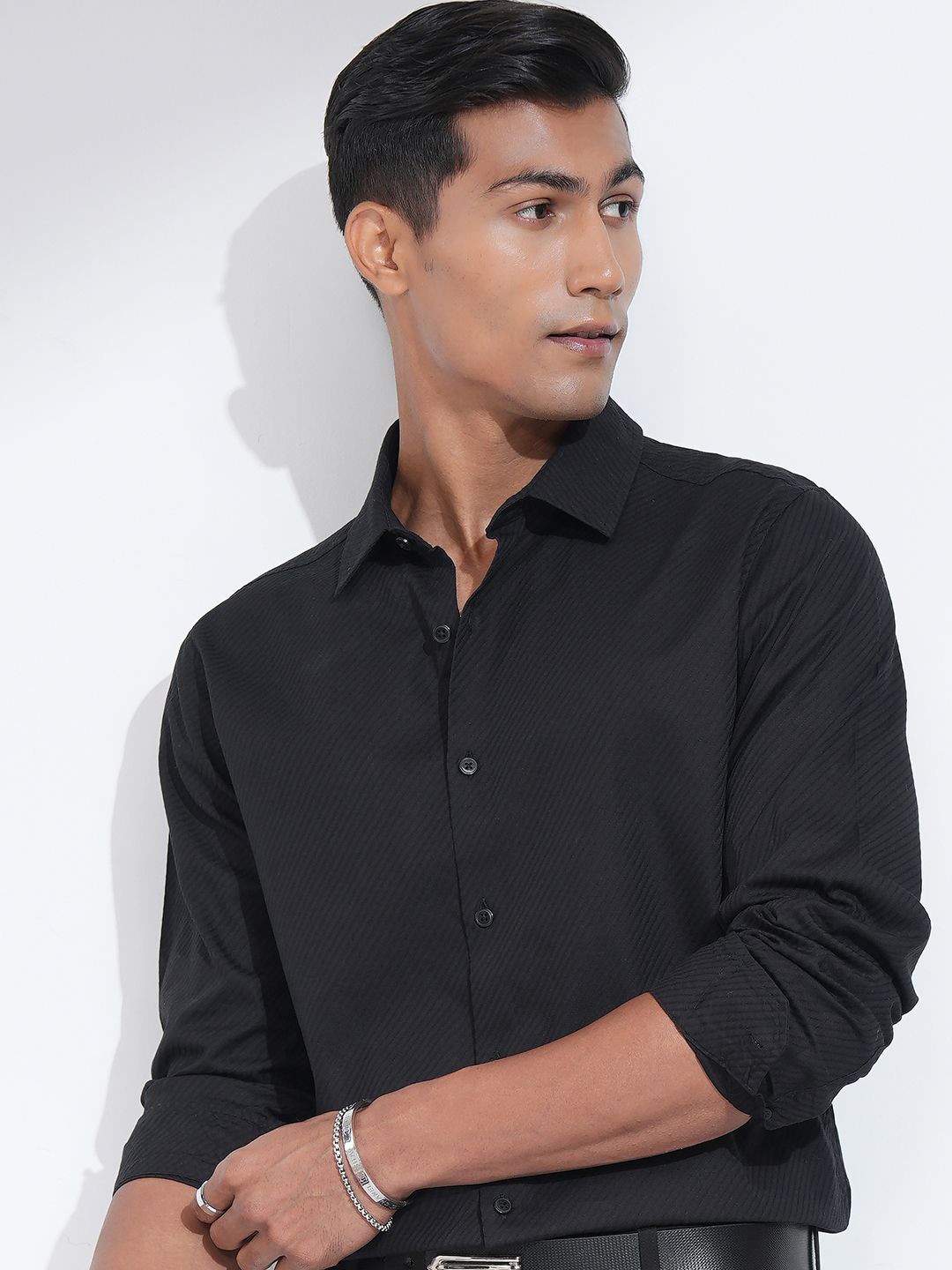 

HIGHLANDER Men Slim Fit Spread Collar Solid Cotton Casual Shirt, Black