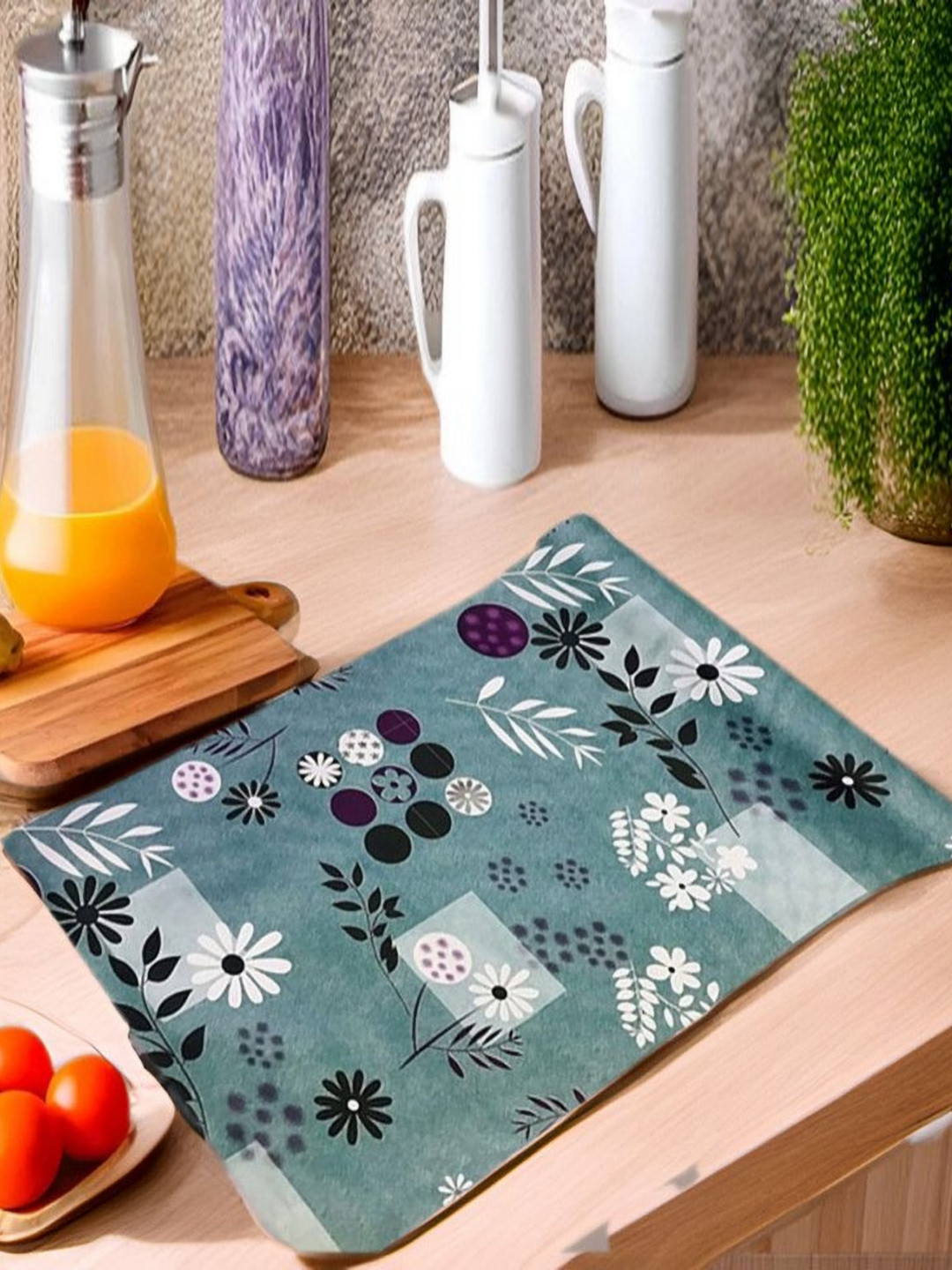 

REVEXO Grey & White Printed Water-Resistant Shelf Liner