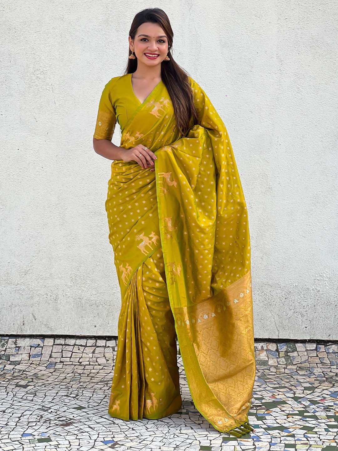 

Vintro Ethnic Motifs Woven Design Zari Pure Silk Saree, Yellow