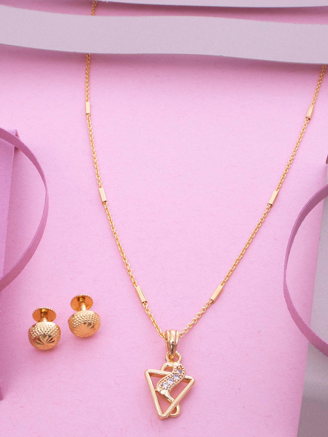 

Ramdev Art Fashion Jwellery Gold-Plated Artificial Stones Studded Jewellery Set