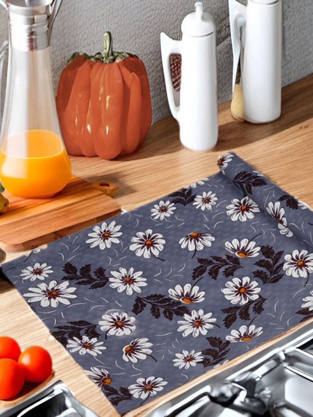 

REVEXO Grey & White Printed Water-Resistant Shelf Liner