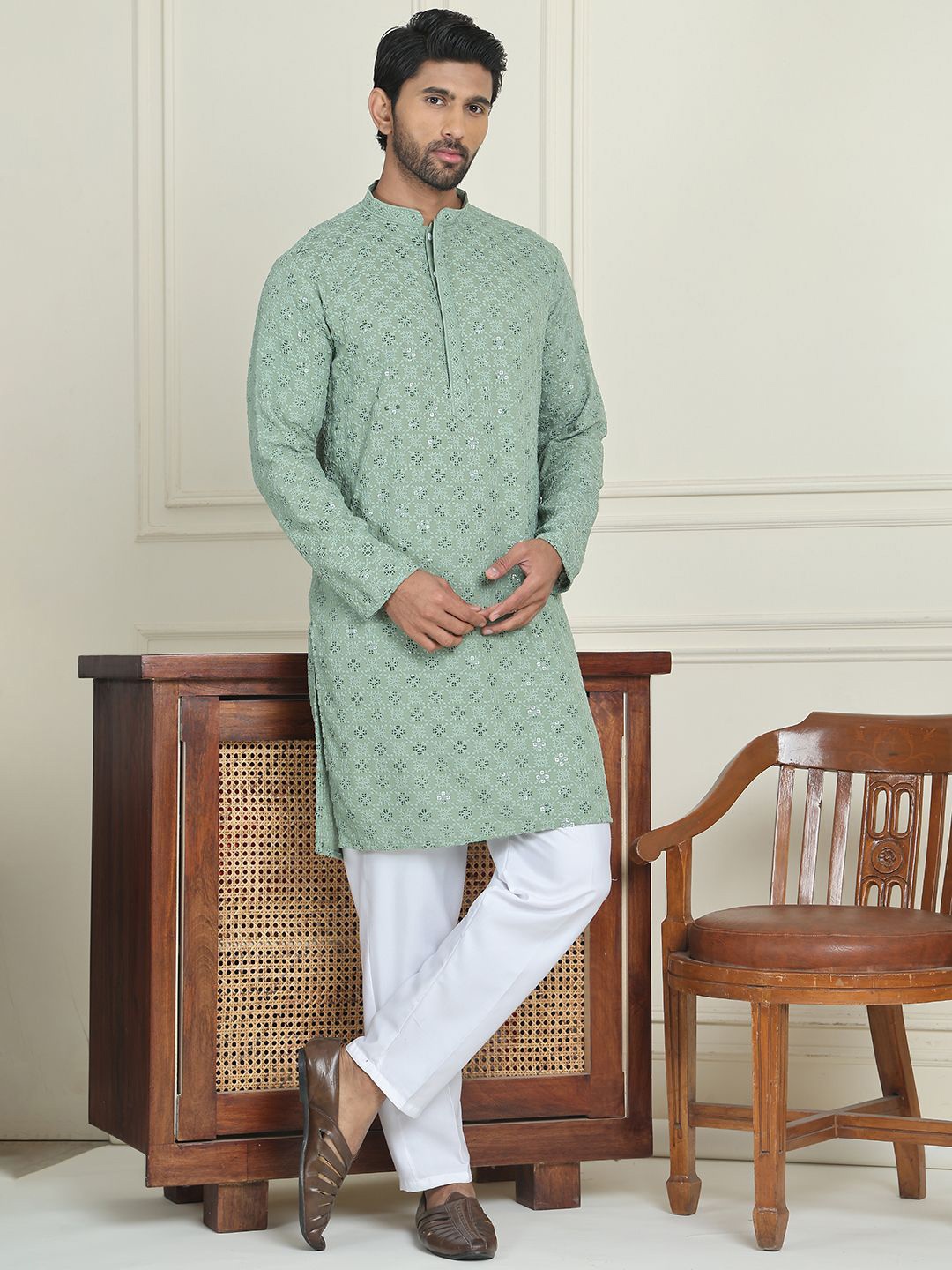 

Anouk Green Floral Embroidered Pure Cotton Mandarina Collar Kurta With Pyjama