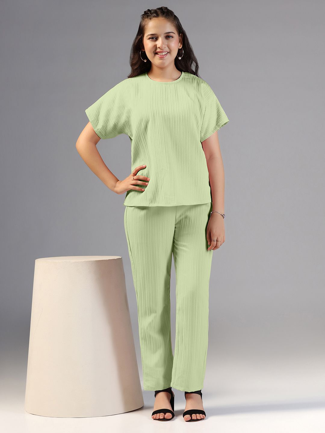 

YK Girls Round Neck T-shirt With Trousers, Green