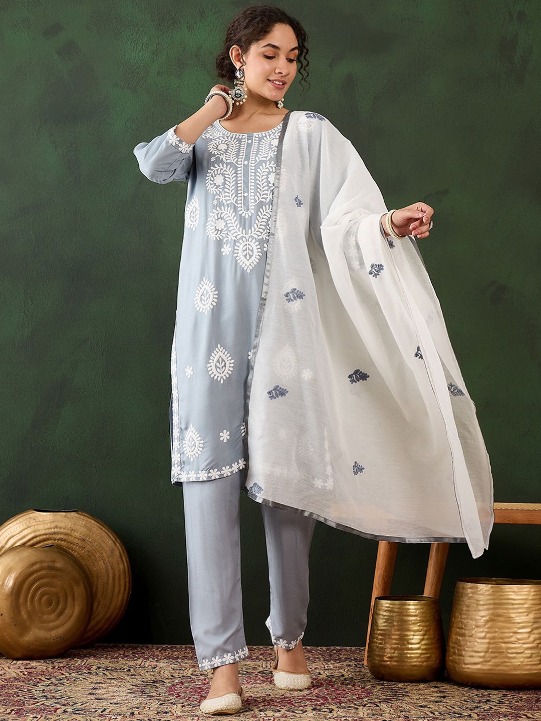 

HERE&NOW Floral Embroidered Straight Thread Work Kurta With Salwar And Dupatta, Grey