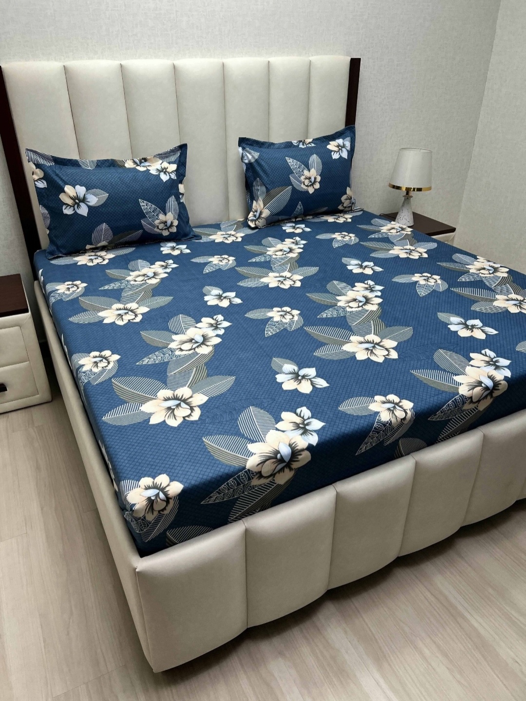 

Pure Decor Blue & White Floral 250 TC Microfiber Queen Bedsheet Set-2.28 m x 2.54 m