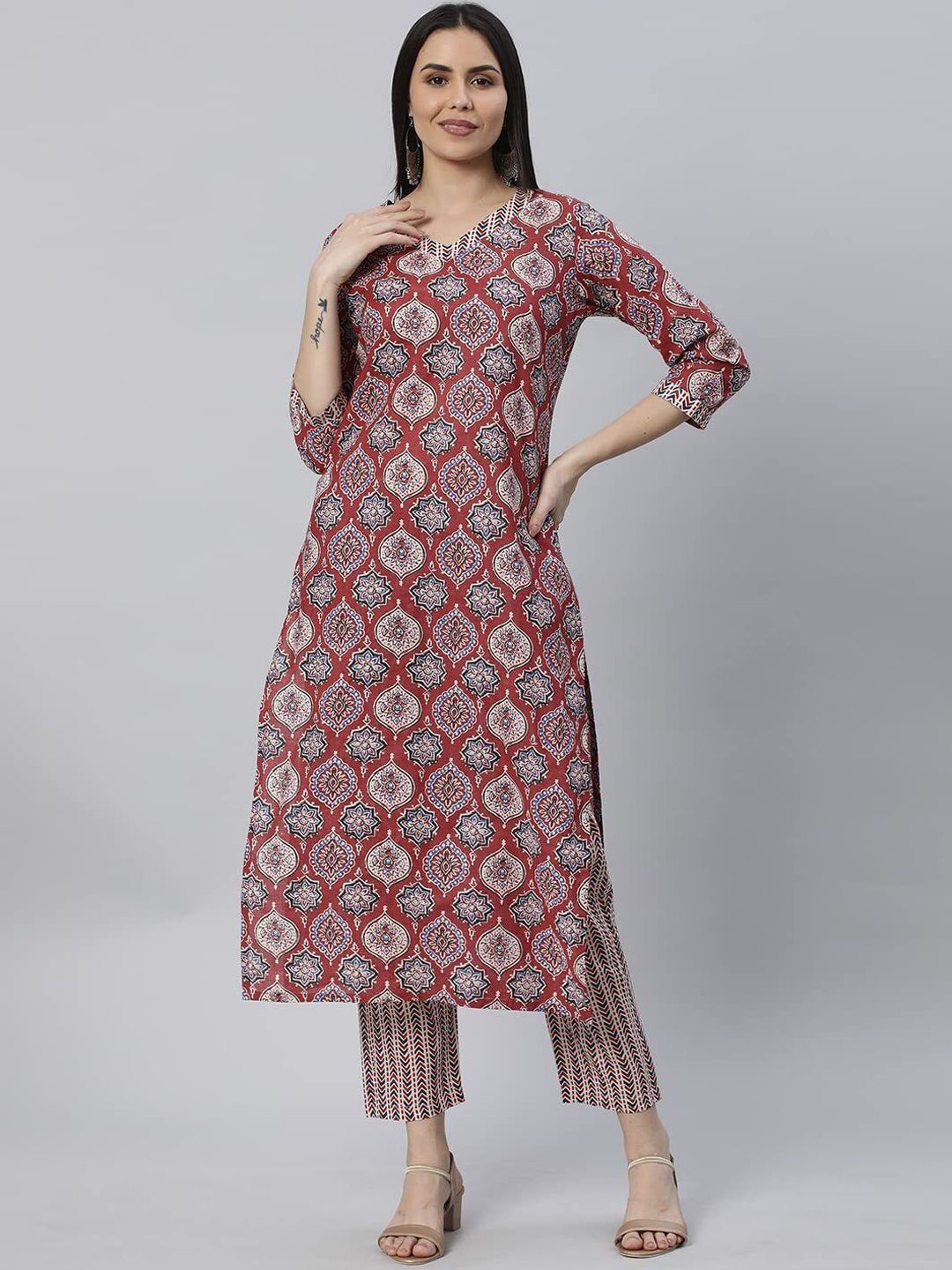 

DIVASTRI Floral Printed V-Neck Straight Kurta With Trousers, Red