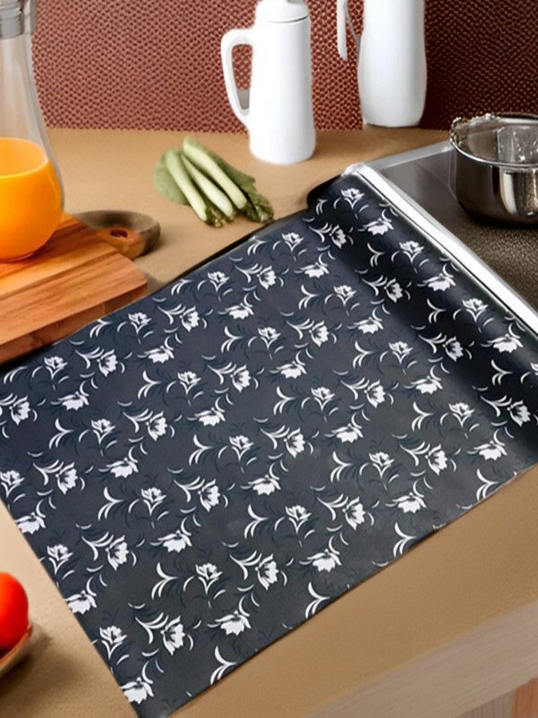 

REVEXO Grey & White Printed Water-Resistant Shelf Liner