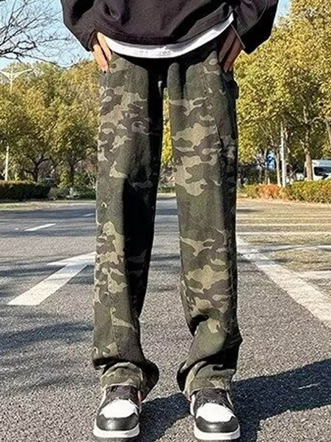 

StyleCast Men Camouflage Printed Loose Fit Mid Rise Trousers, Green