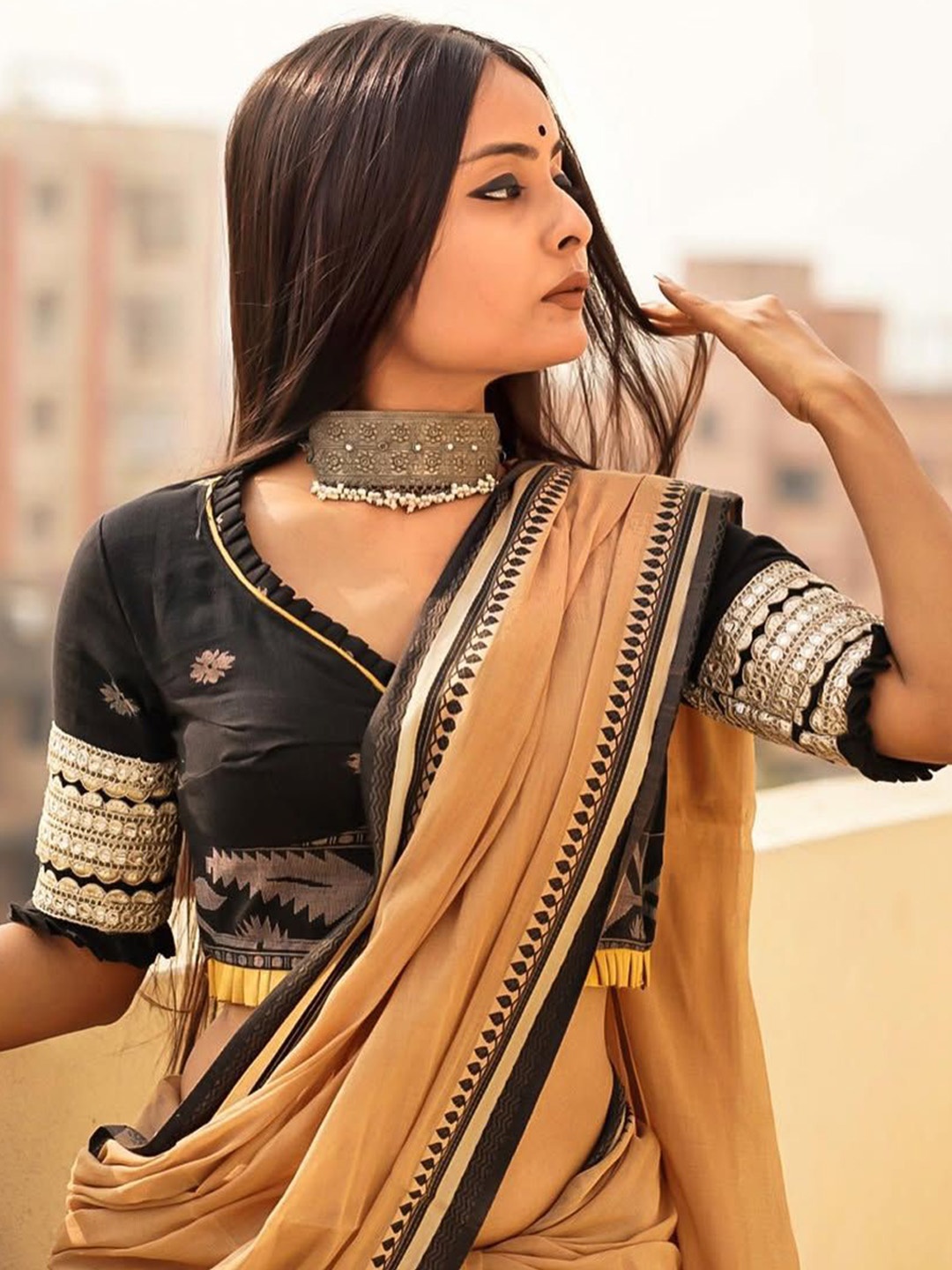 

MONRI Jamdani V Neck Saree Blouse, Black