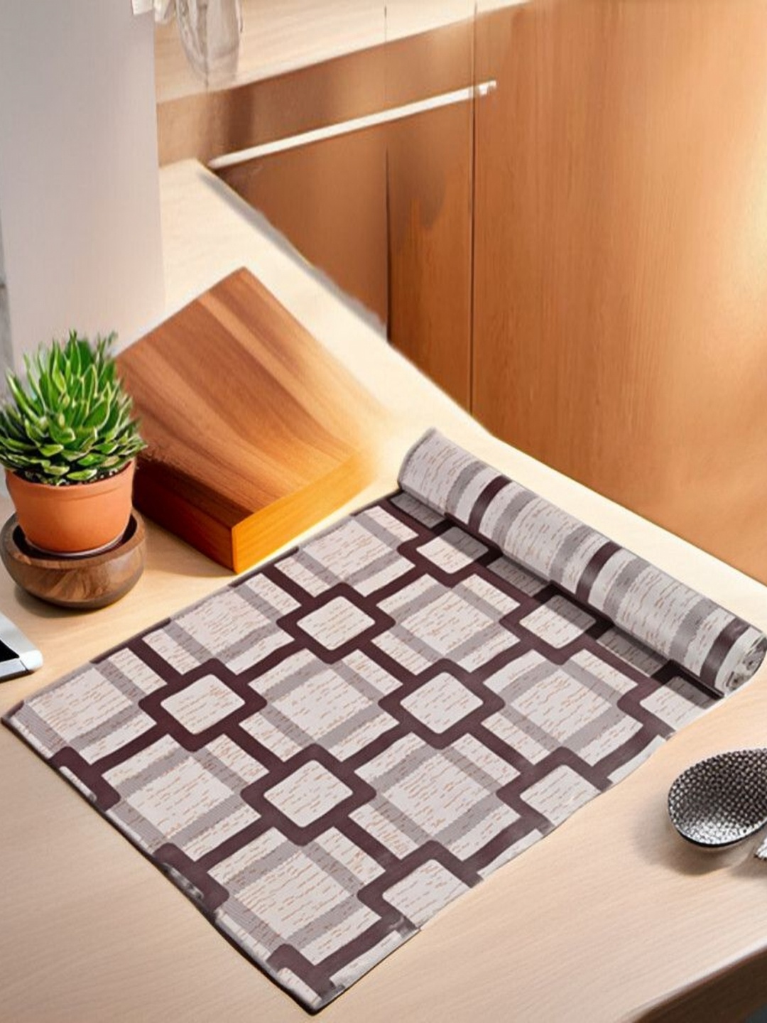 

REVEXO Black & White Printed Water-Resistant Shelf Liner