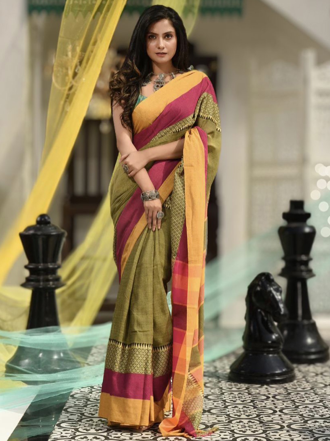 

SRILOK Colourblocked Pure Cotton Handloom Khadi Saree, Green