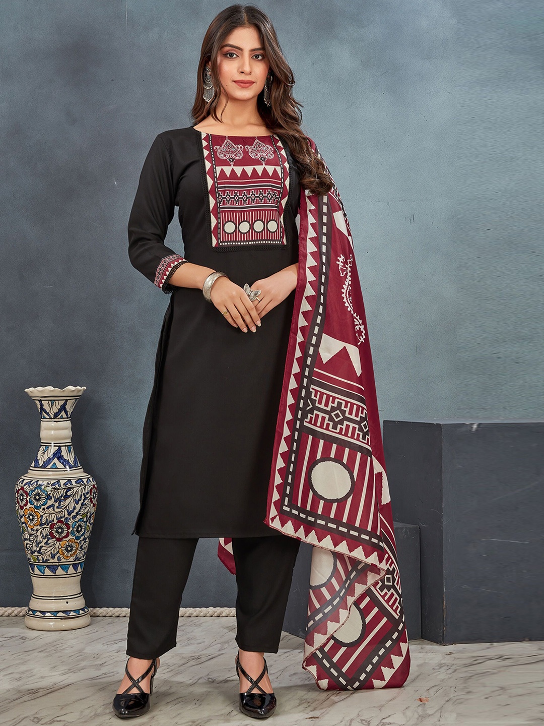 

VAAZI CREATOR Geomteric Printed Round Neck Straight Kurta With Trousers And Dupatta, Black