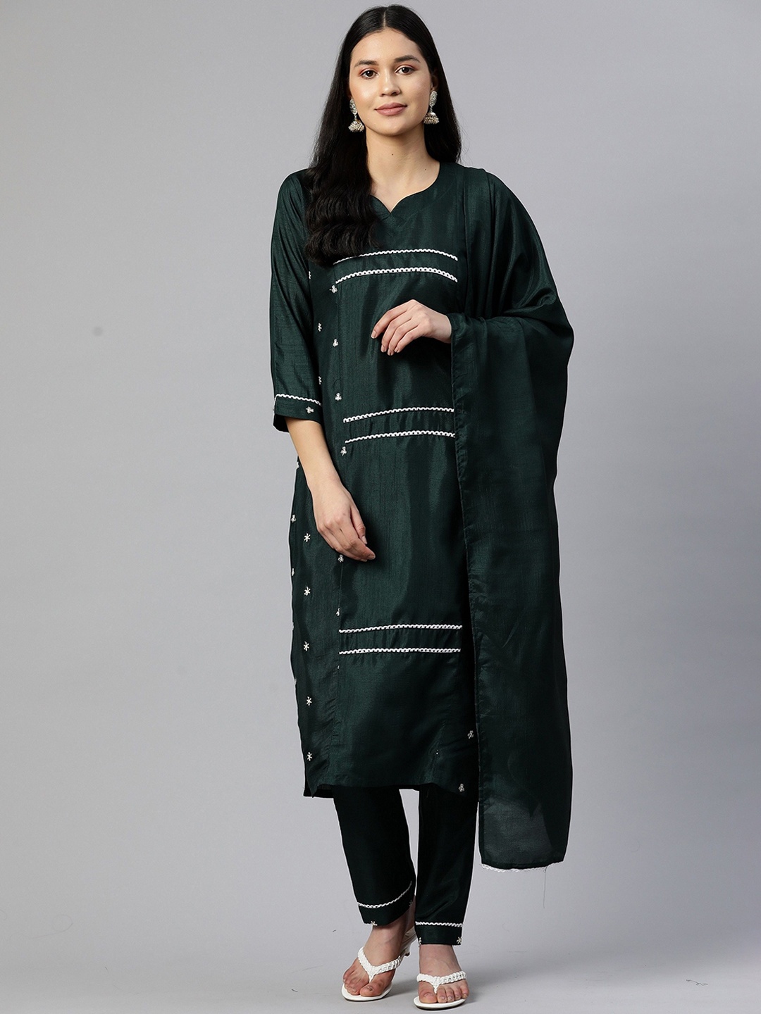 

DIVASTRI Embroidered Sweetheart Neck Silk Chiffon Straight Kurta With Salwar & Dupatta, Green