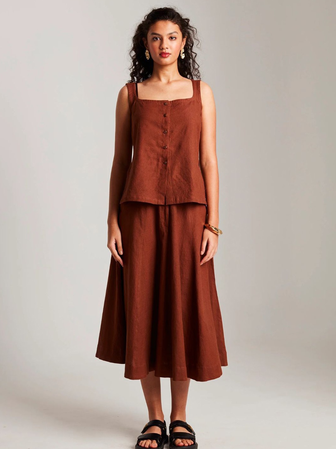 

Saphed Sleeveless Linen Top With Skirt, Brown