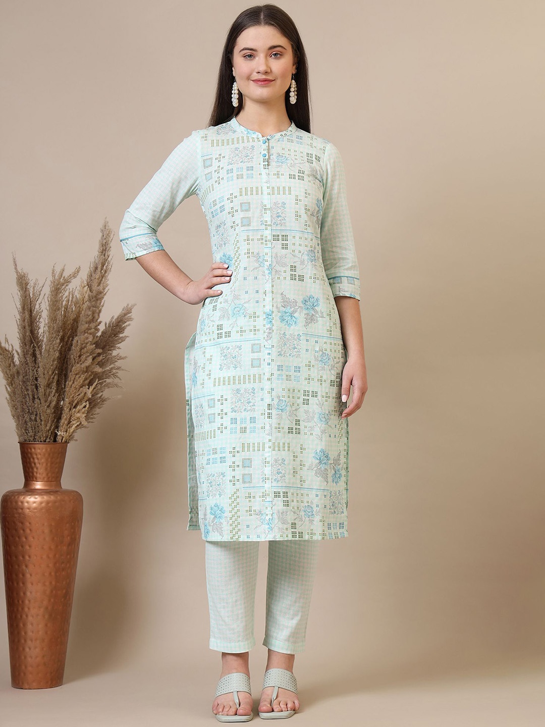 

AURELIA Floral Printed Mandarin Collar Kurta With Trouser, Blue