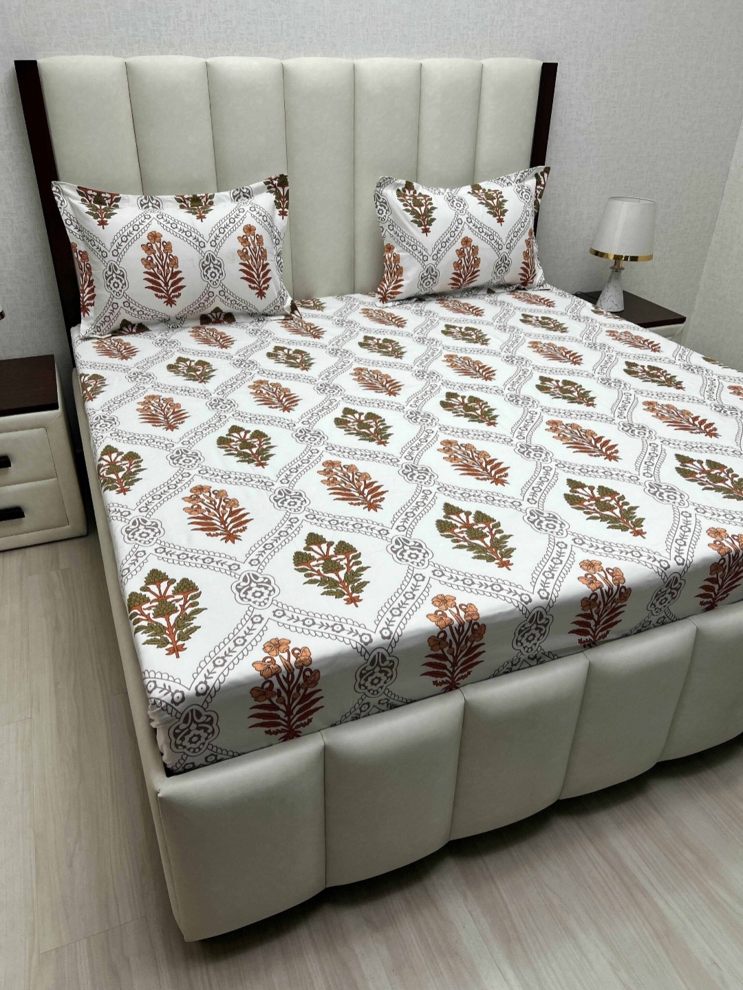 

Pure Decor Amulya White & Brown Floral Printed 200 TC Queen Bedsheet Set 2.28 m X 2.54 m