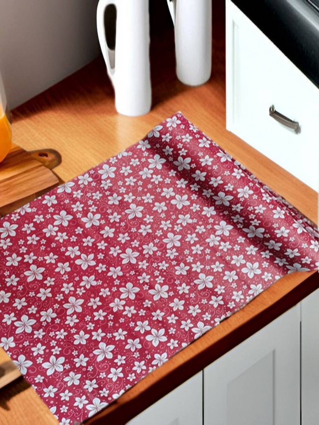 

REVEXO Red & White Printed Water-Resistant Shelf Liner