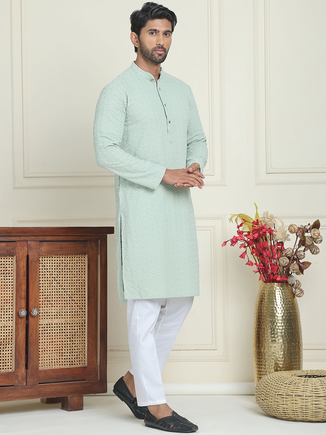 

Anouk Geometric Embroidered Mandarin Collar Sequinned Straight Kurta With Pyjamas, Green