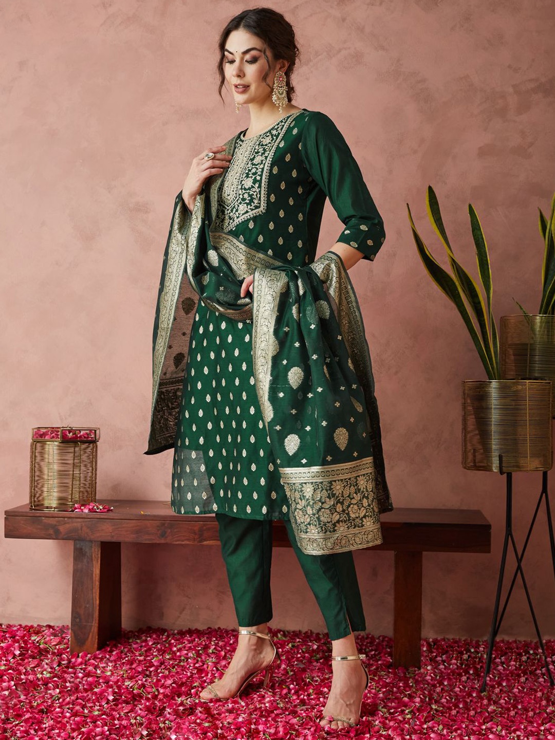 

DIVASTRI Floral Embroidered Round Neck Chanderi Silk Kurta With Trousers & Dupatta, Green