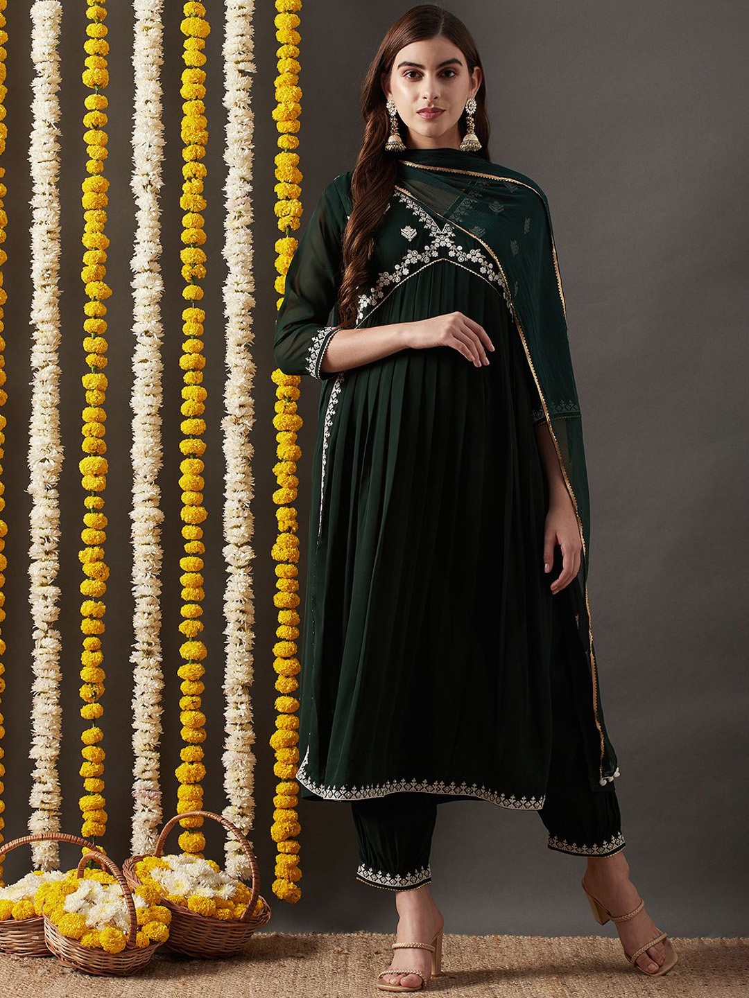 

DIVASTRI Floral Embroidered Empire Kurta With Trousers & Dupatta, Green