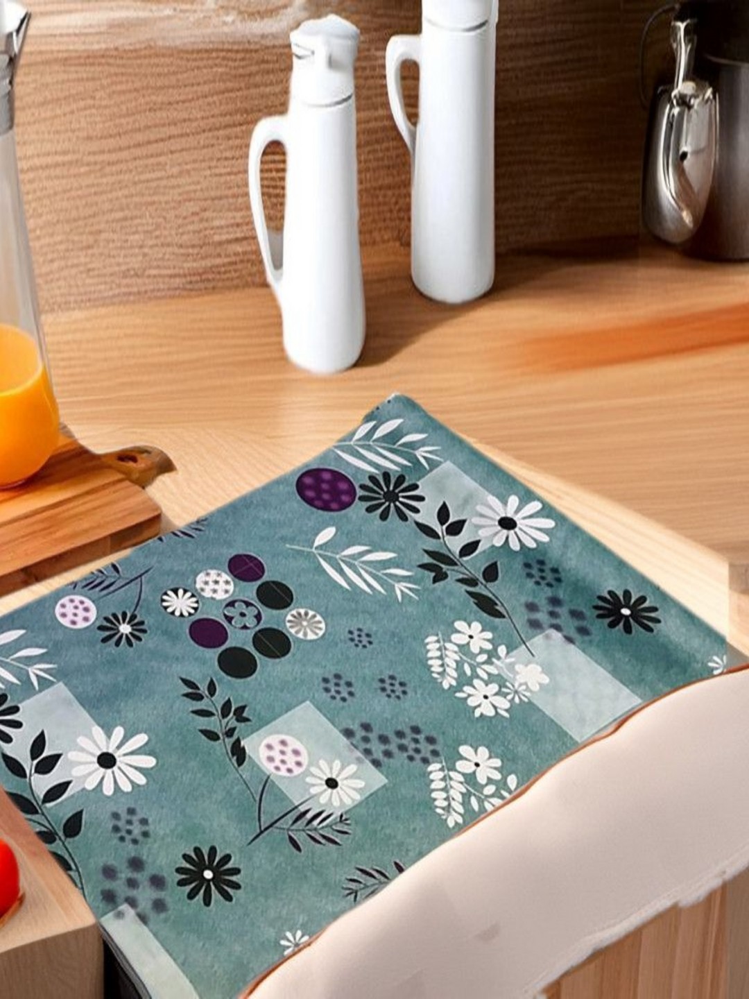 

REVEXO Green Printed Water-Resistant Shelf Liner