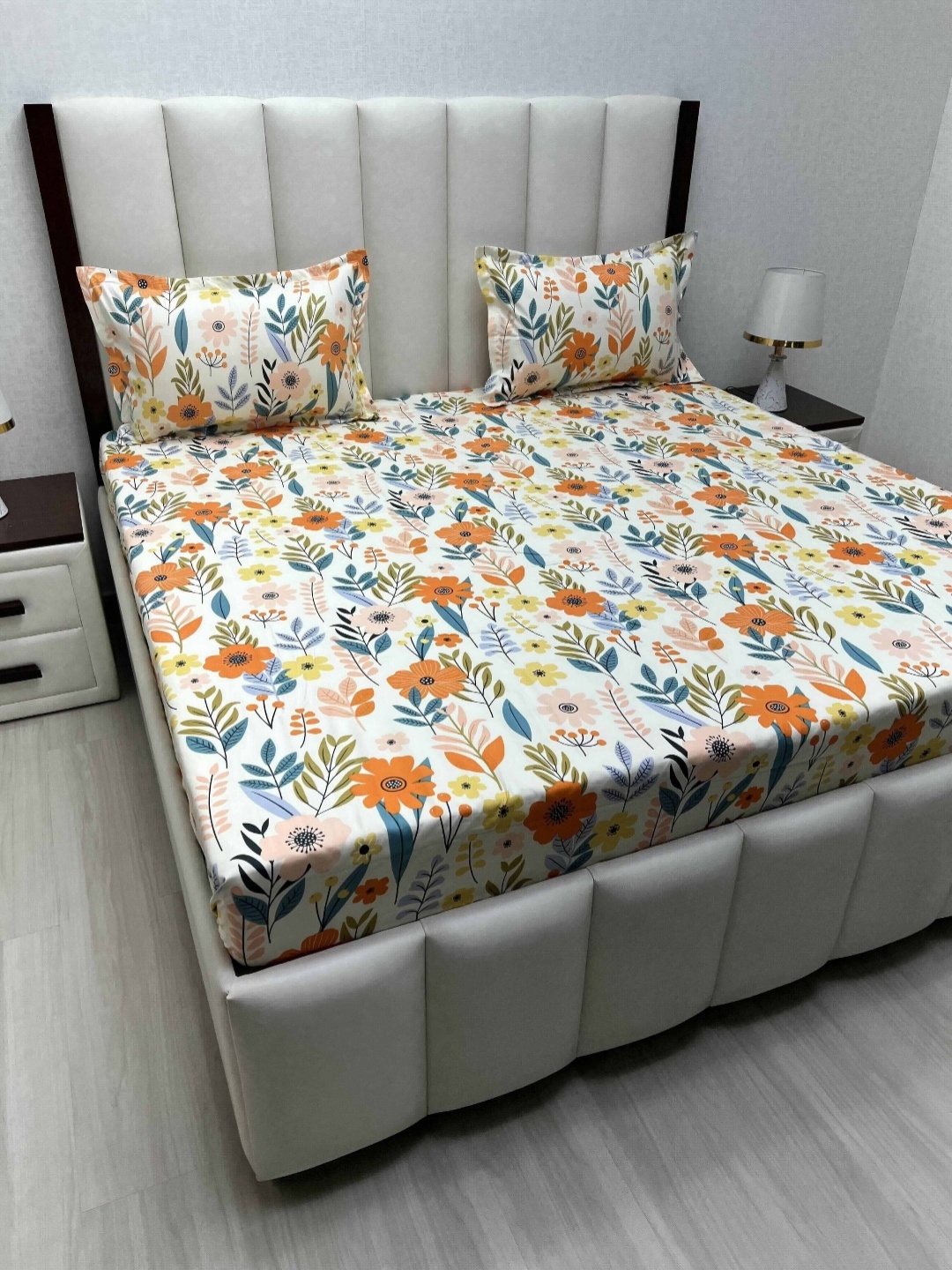 

Pure Decor Leisure Fur White Floral Printed 210 TC King Bedsheet Set 2.74 m x 2.74 m, Orange