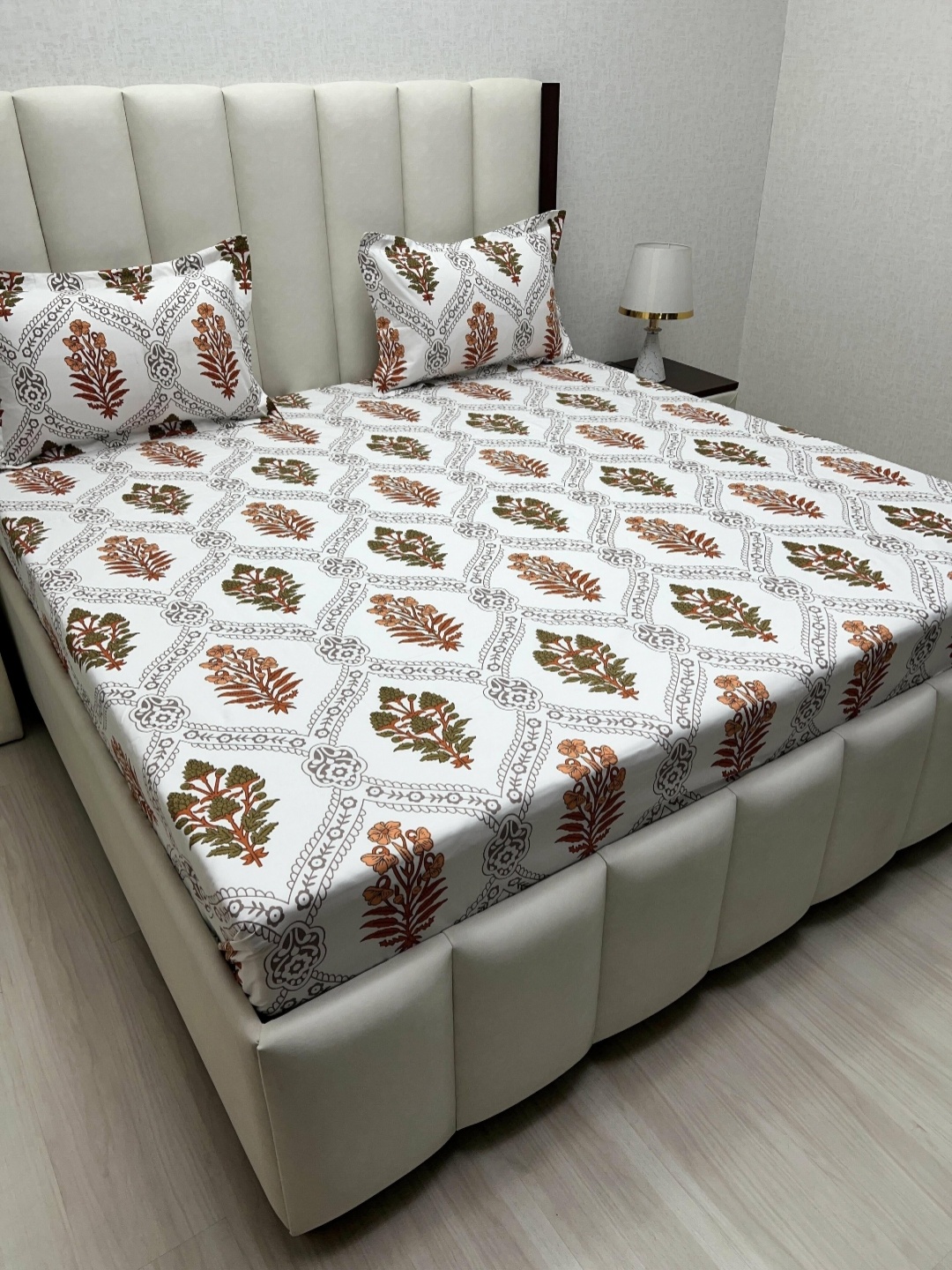 

Pure Decor Amulya White & Brown Microfiber 210 TC King Bedsheet Set 2.28 m x 2.54 m