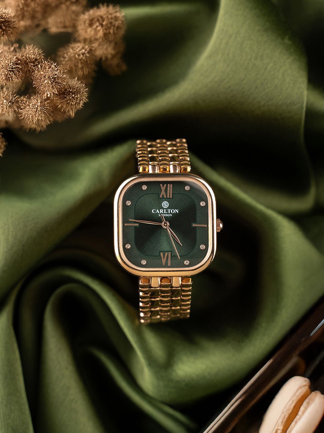 

Carlton London Women Dial & Bracelet Style Straps Analogue Watch CLSSCDGRN-1, Green