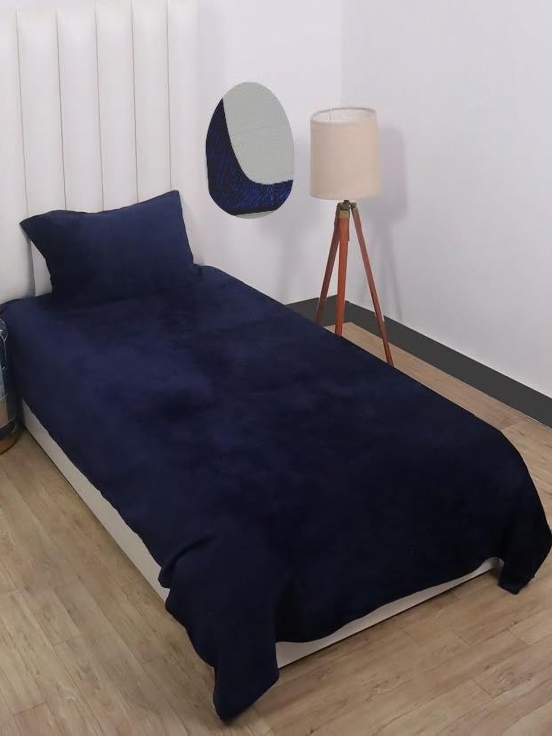

BREVARD Navy Blue Woollen 210 TC Single Bedsheet Set- 1.82 m x 0.91 m