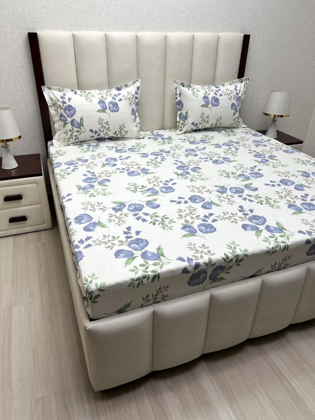 

Pure Decor Amulya White Floral Printed Microfiber 200 TC Queen Bedsheet Set 2.54 x 2.28 m