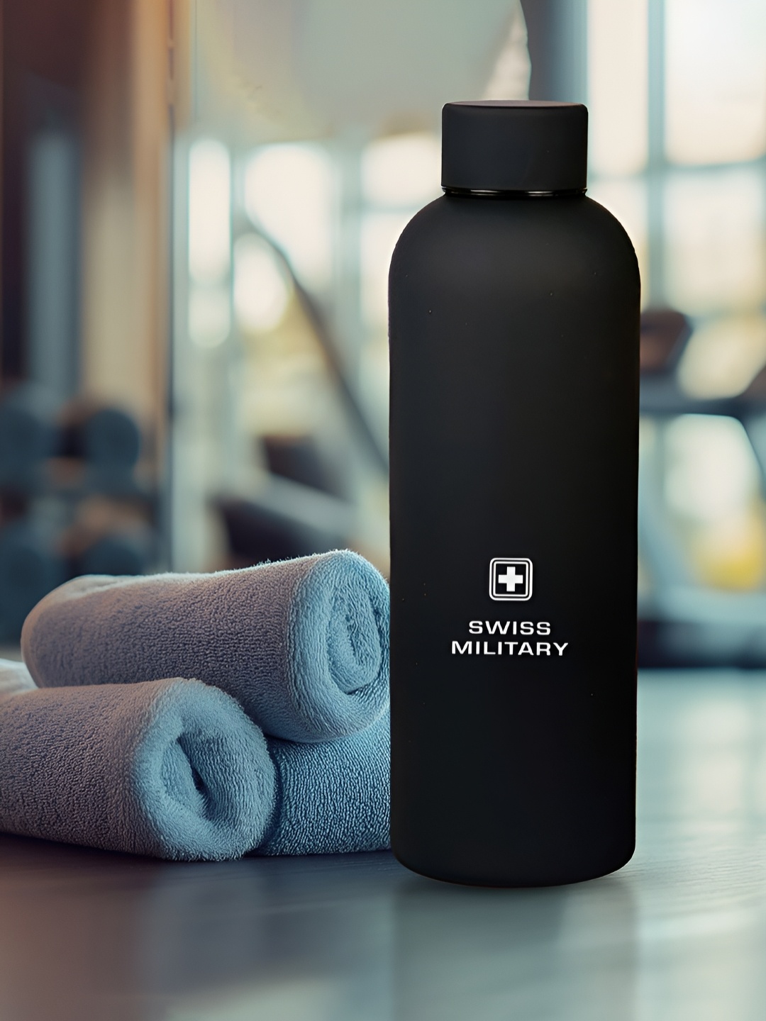 

SWISS MILITARY Black & White Stainless Steel Double Wall Vacuum Water Bottle 480 ml