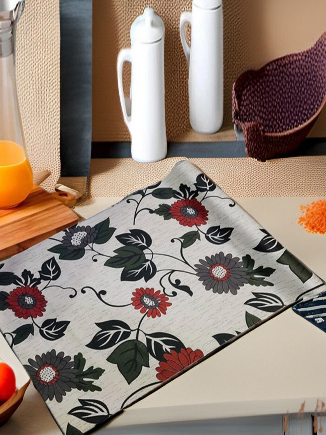 

REVEXO Black & White Printed Water-Resistant Shelf Liner