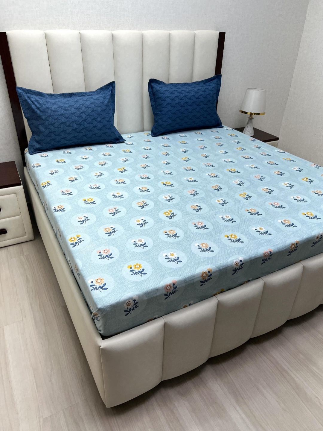 

Pure Decor Leisure Fur Blue Printed Microfiber 200 TC King Bedsheet Set 2.74m X 2.74m
