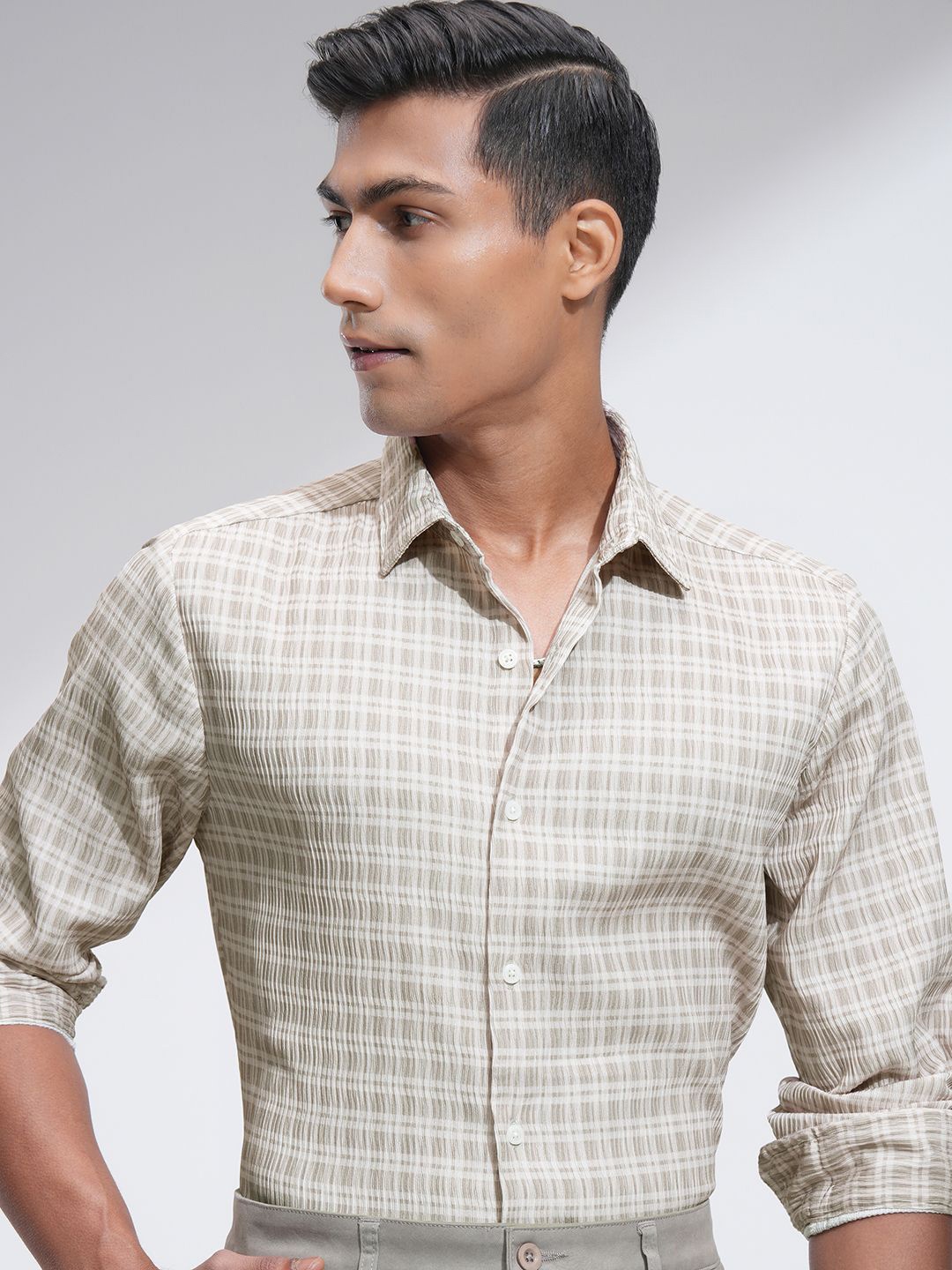 

HIGHLANDER Men Slim Fit Spread Collar Micro Checked Casual Shirt, Beige