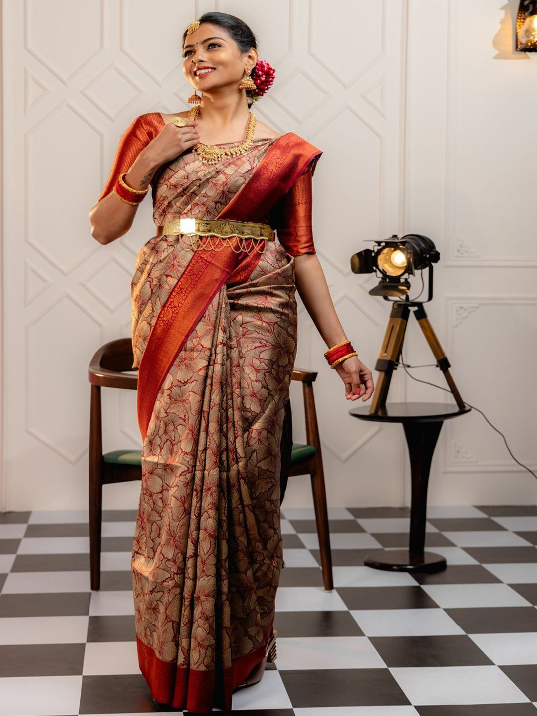 

DIVASTRI Woven Design Zari Banarasi Saree, Grey