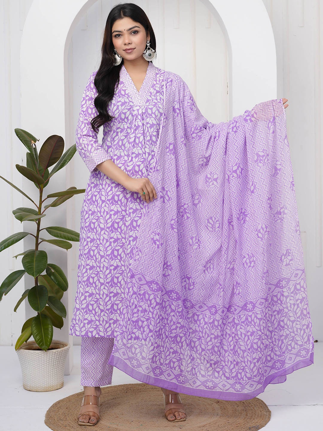 

ZOYOTO Floral Printed V-Neck Empire Kurta With Trousers & Dupatta, Purple