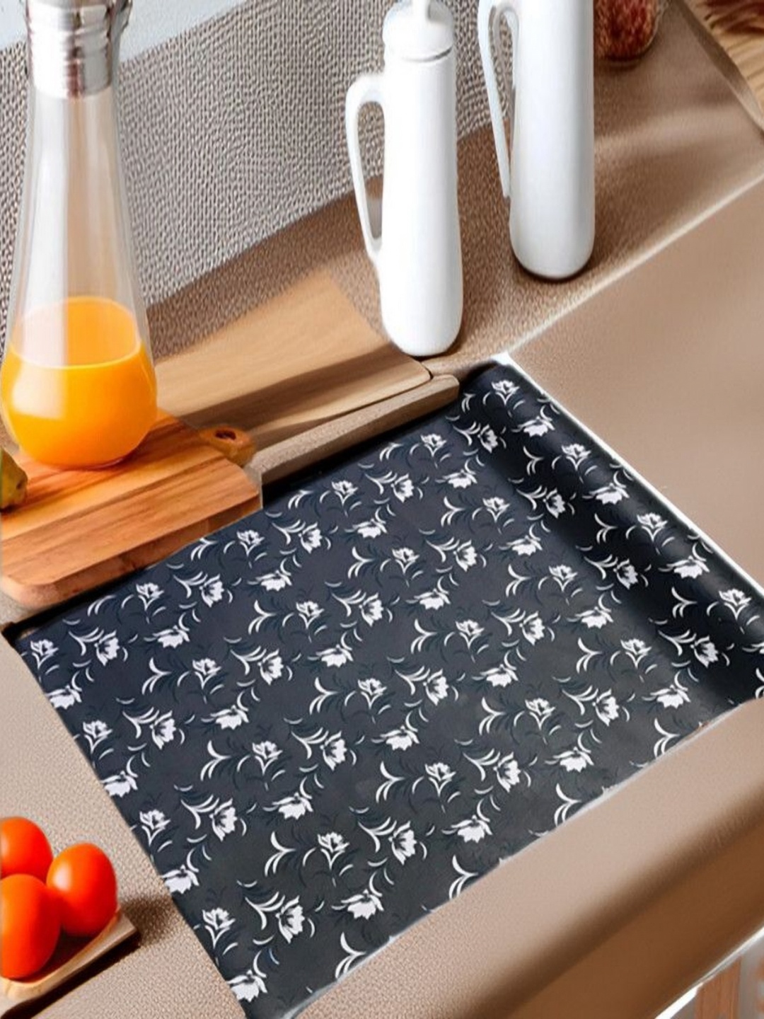 

REVEXO Grey & White Printed Water-Resistant Shelf Liner