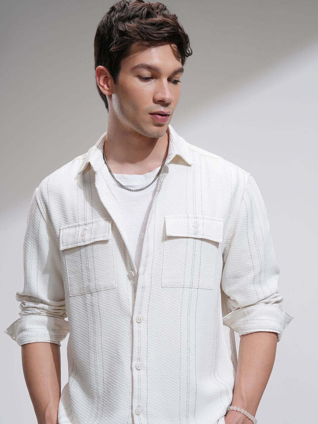 

HIGHLANDER Men Relaxed Fit Cutaway Collar Vertical Striped Casual Shirt, Off white