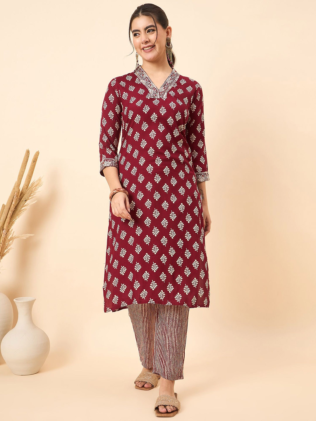 

Anouk Ethnic Motifs Printed V-Neck Straight Pure Cotton Kurta With Trousers, Maroon