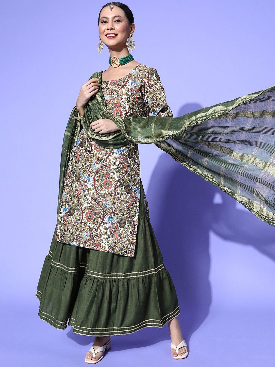 

DIVASTRI Floral Printed Round Neck Straight Kurta With Sharara And Dupatta, Green