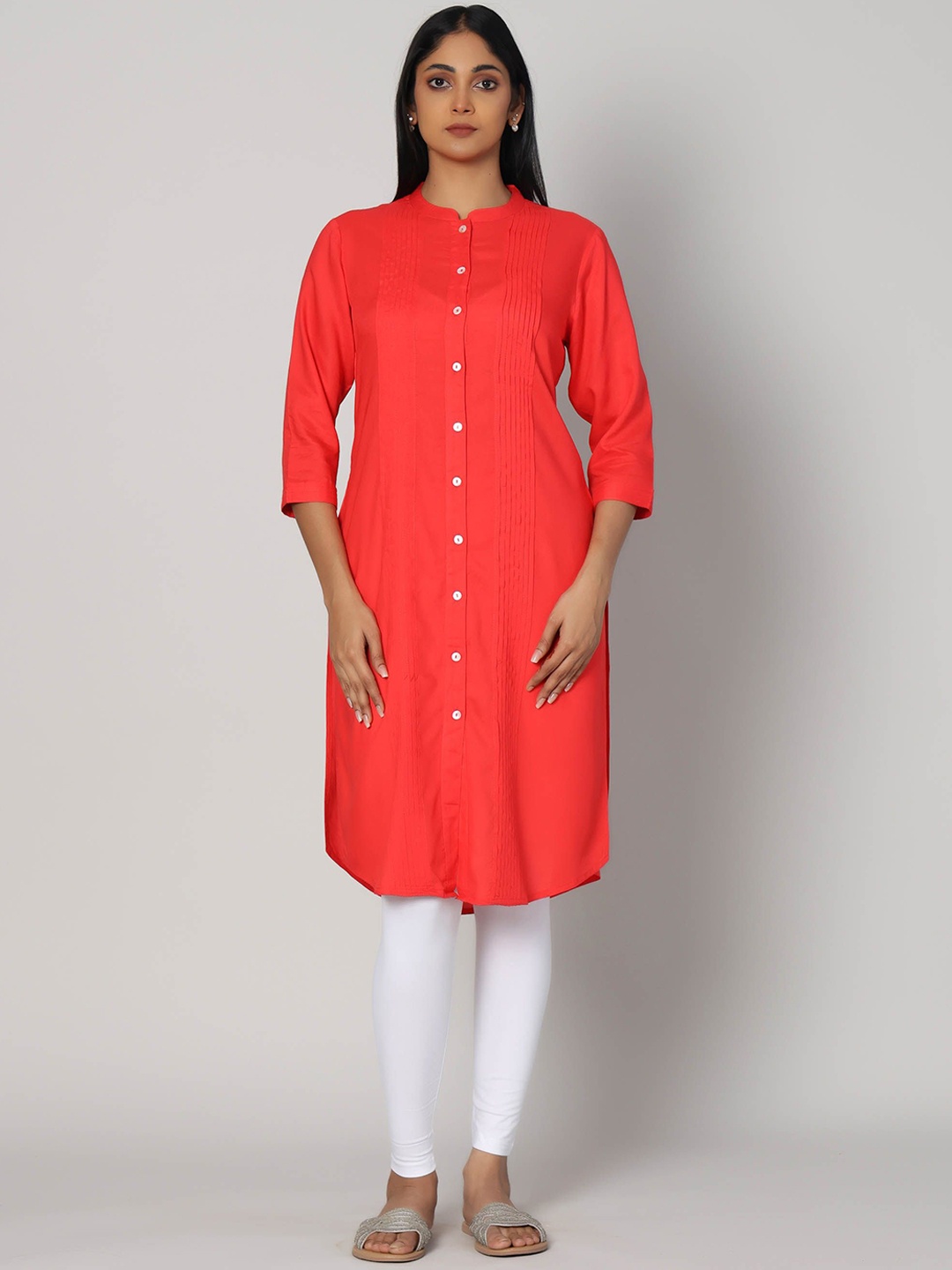 

Hassu's Mandarin Collar Straight Kurta, Red