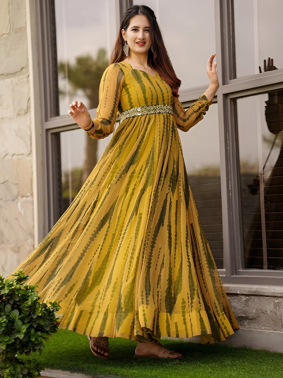 

Raiyani Enterprise Printed Fit and Flared Sweetheart Neck Maxi Dress, Yellow