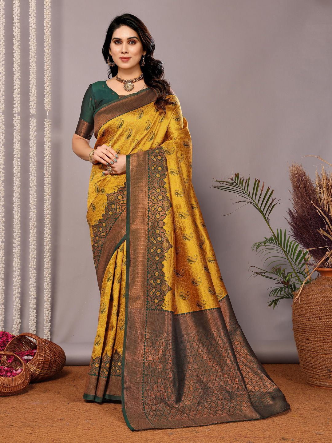 

DIVASTRI Woven Design Zari Silk Blend Banarasi Saree With Blouse Piece, Mustard