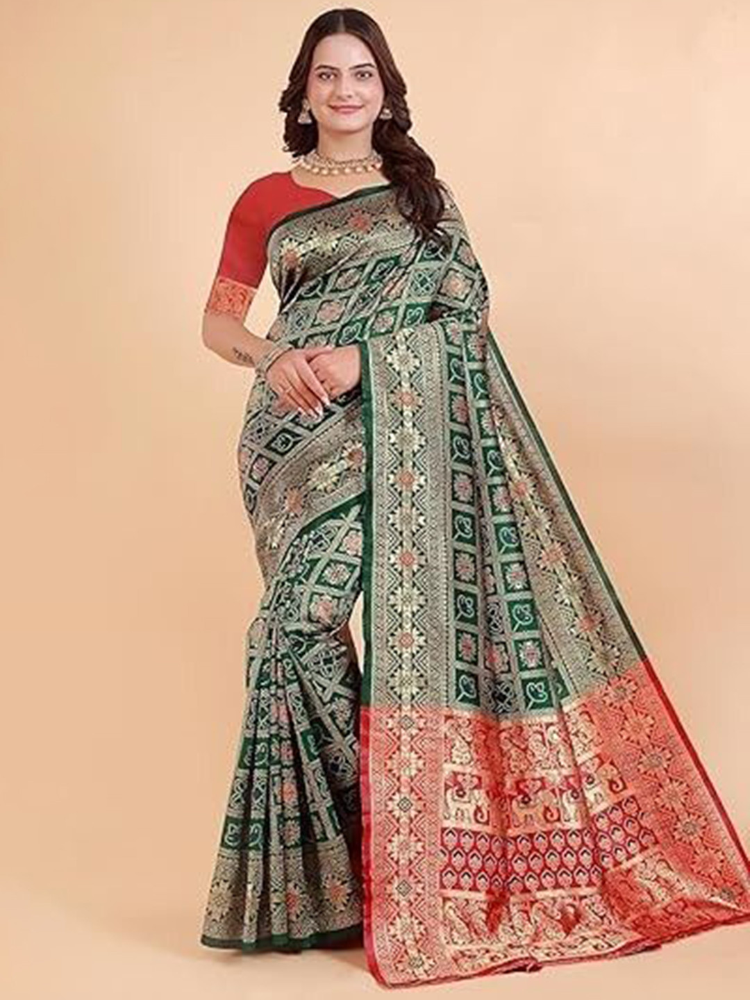 

Suratwala Ethnic Motifs Woven Design Zari Saree, Green