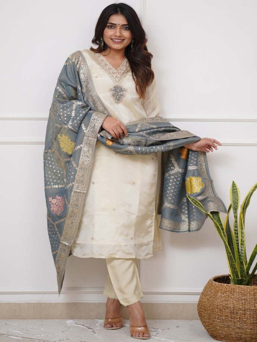 

SHIJILA Floral Yoke Design V-Neck Sequinned Straight Kurta With Trousers & Dupatta, Off white