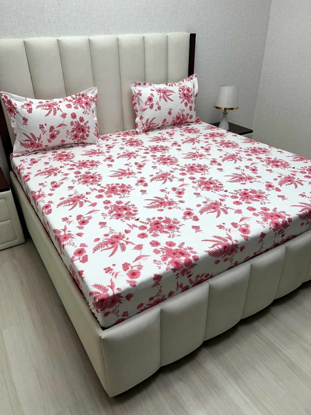 

Pure Decor Amulya Pink & White Floral Printed 200 TC Queen Bedsheet Set 2.28 m x 2.54 m