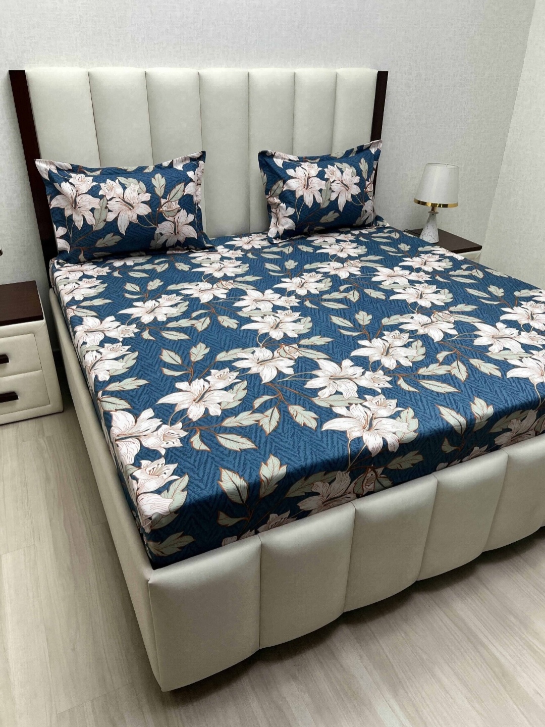 

Pure Decor Blue & White Floral 230 TC Microfiber Queen Bedsheet Set-2.28 m x 2.54 m
